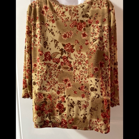 *SOLD* V-neck Top - Picture 4 of 4